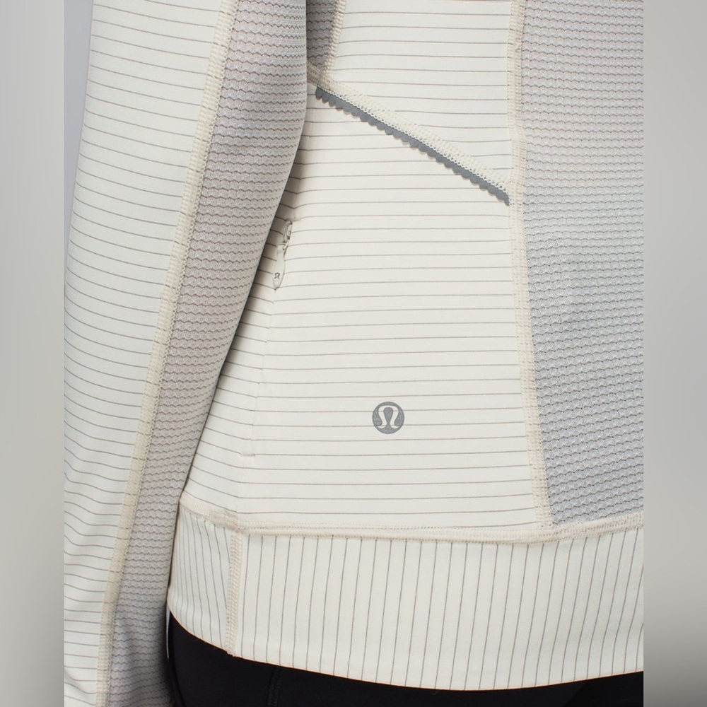 Lululemon Run For Gold 1/2 Zip - Picture 5 of 16
